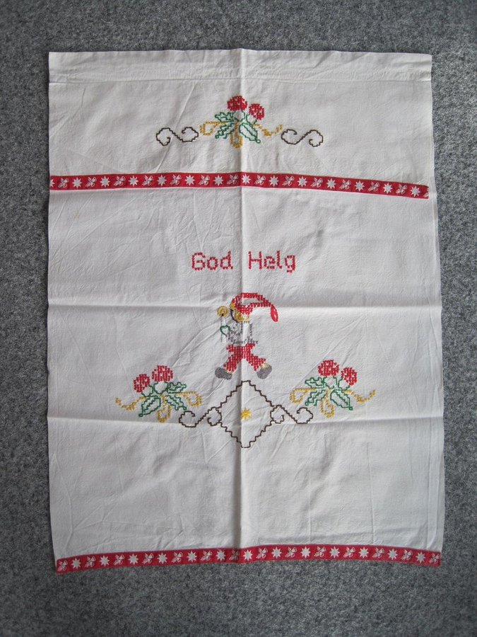 Broderad paradhandduk med julmotiv