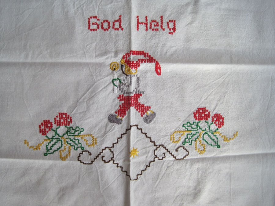 Broderad paradhandduk med julmotiv