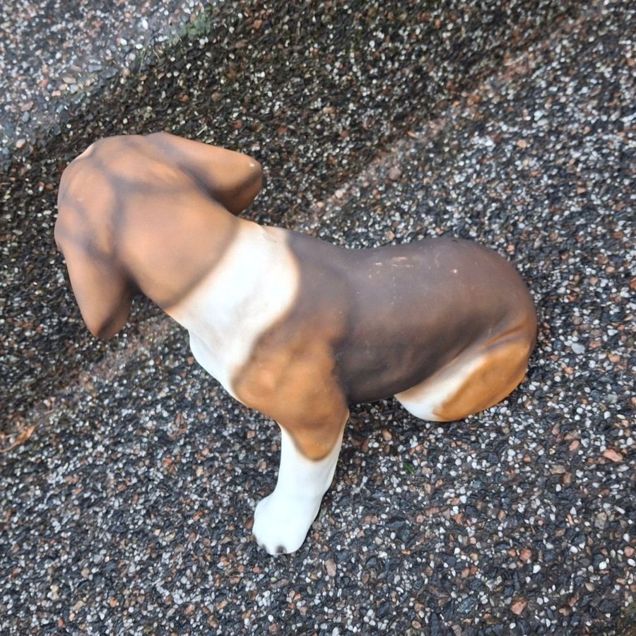 Stilia hundfigur stövare i porslin