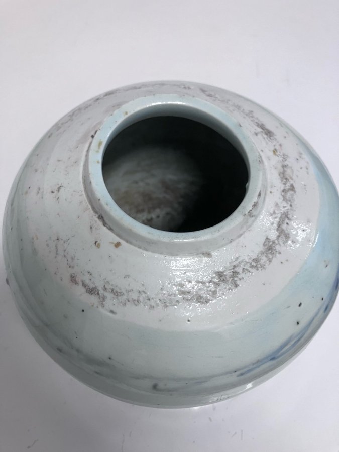 Old Japanese Kintsugi / Kintsukuroi vase -pot .