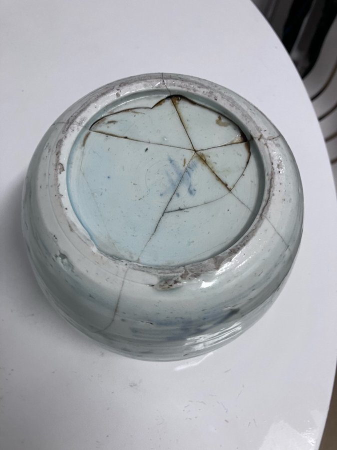 Old Japanese Kintsugi / Kintsukuroi vase -pot .