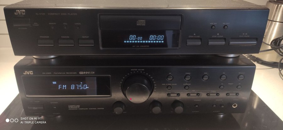 REA 30 % Jvc RX-230 Amp A+B 2x2 fjärr Jvc XL-v120 fjärr Compact disc player