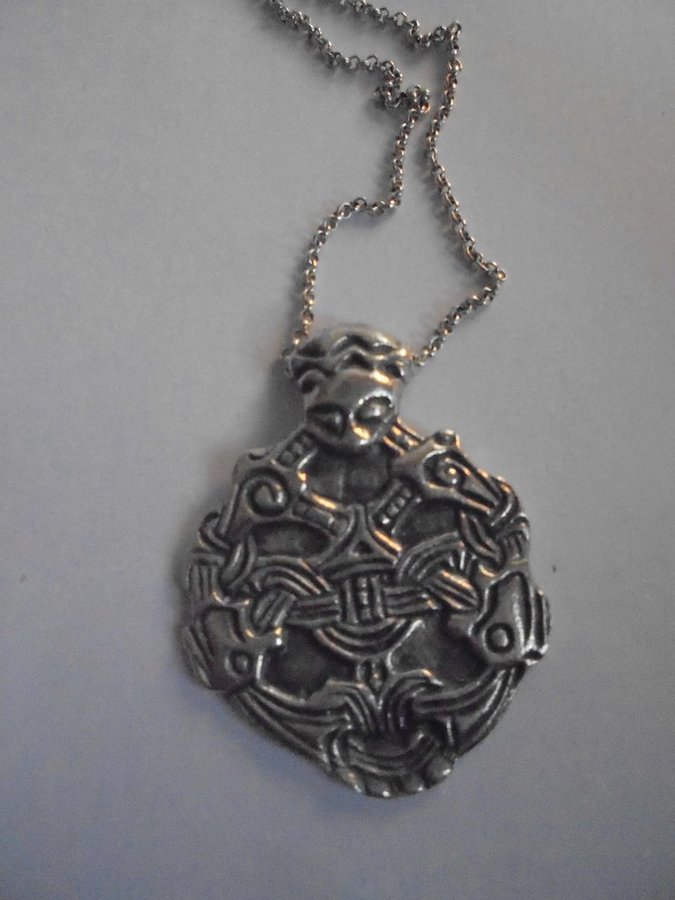 halsband i silver lajv medeltid