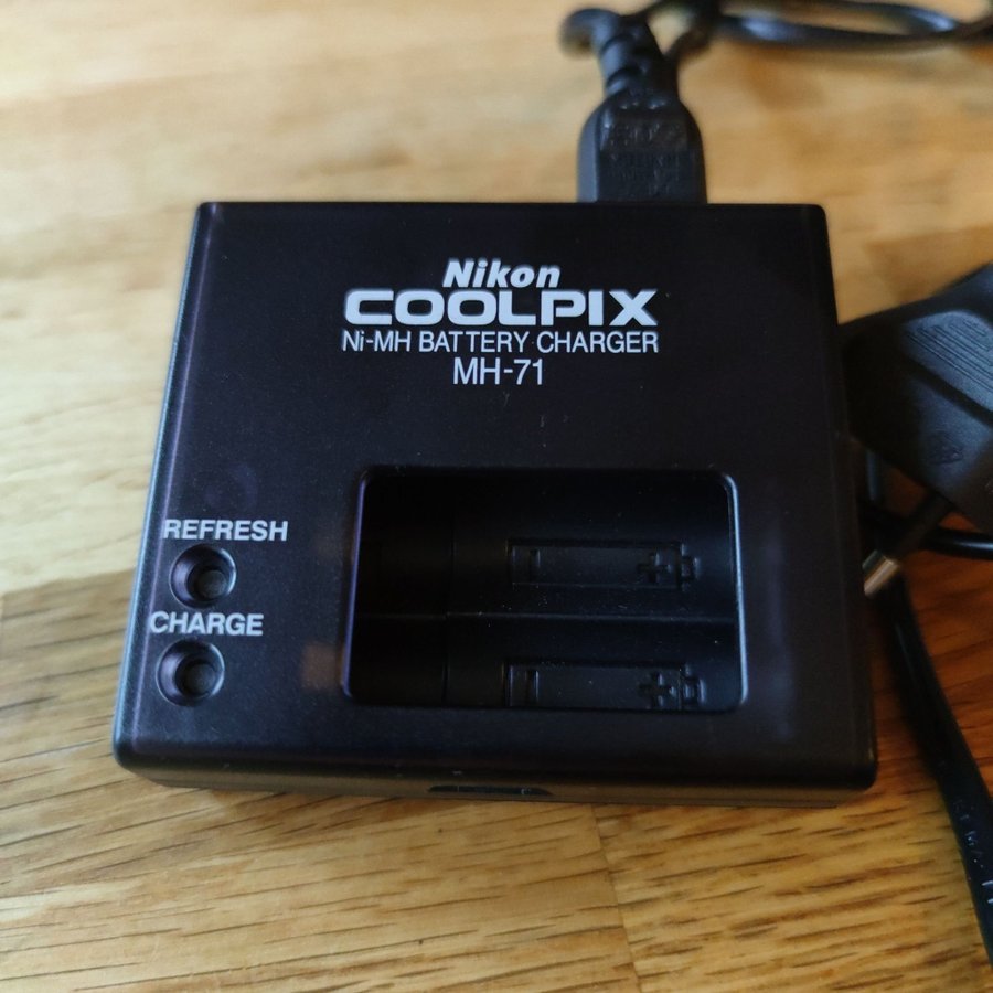 Nikon Coolpix MH-71 Batteriladdare