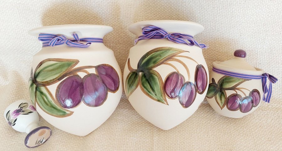 5 delar 2 vackra vägghängda vaser +lockask+äggkopp Gabriel keramik Retro Nyskick
