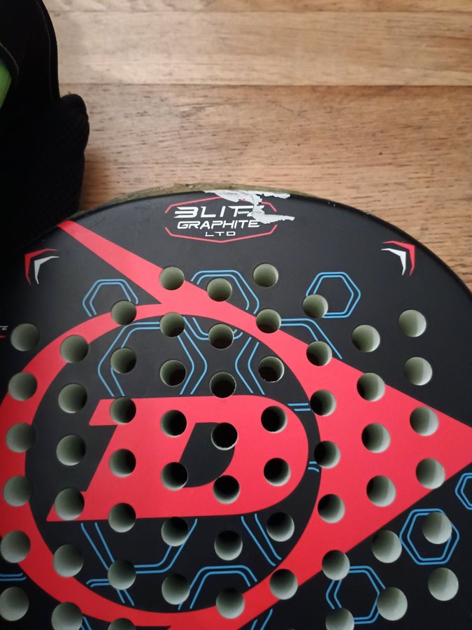 Dunlop Blitz Graphite padelracket med väska