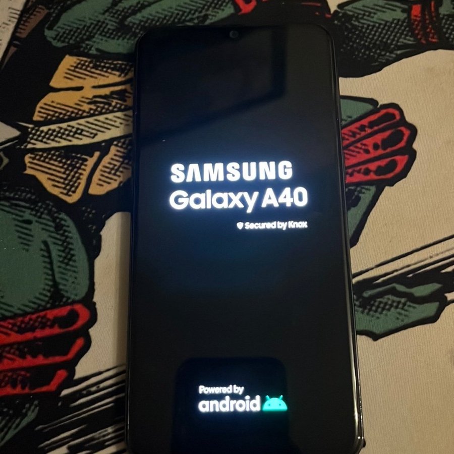 Samsung Galaxy A40 64gb inklusive plånboksfodral