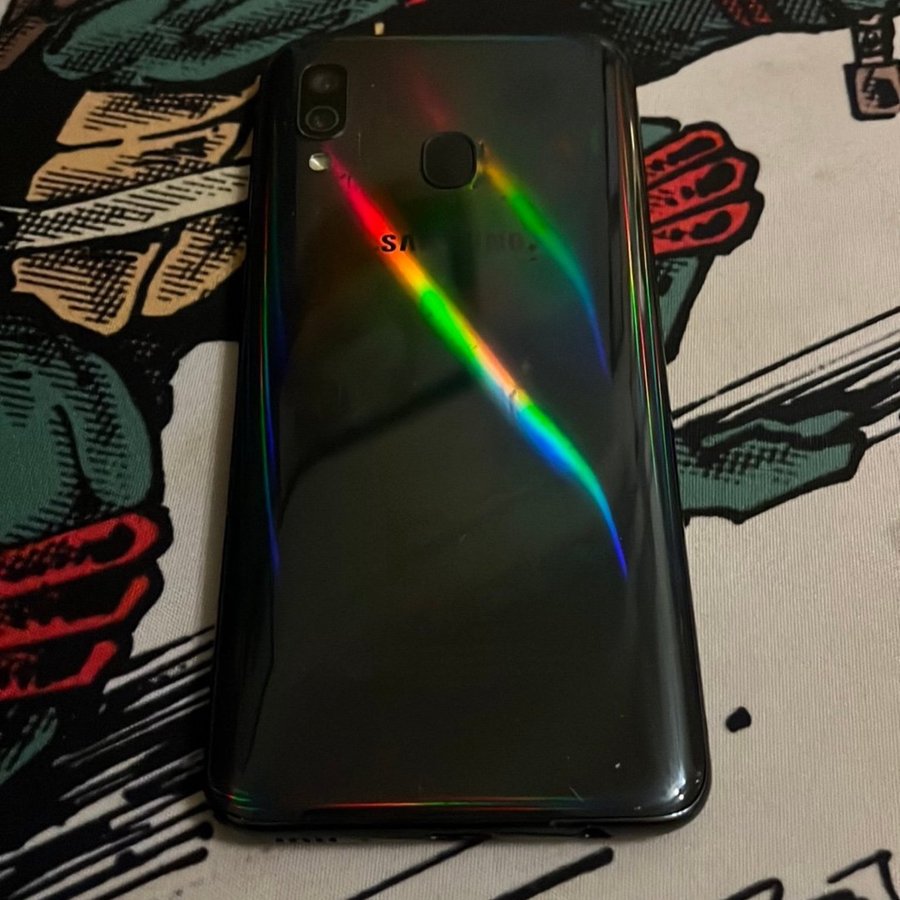 Samsung Galaxy A40 64gb inklusive plånboksfodral