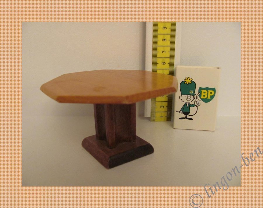 8-kantigt bord - Lundby / Lerro ?- Inredning / Dockskåp