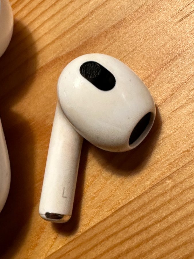 Apple AirPods (3:e generationen) vänster+etui