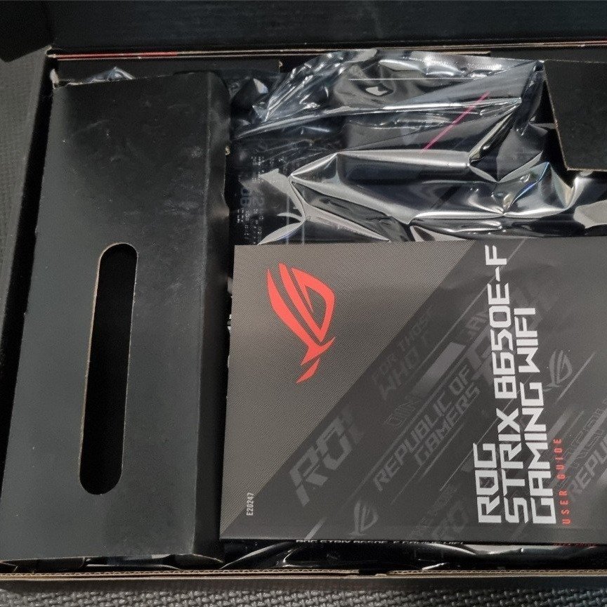 ASUS ROG STRIX B650E-F Gaming WiFi (Defekt)