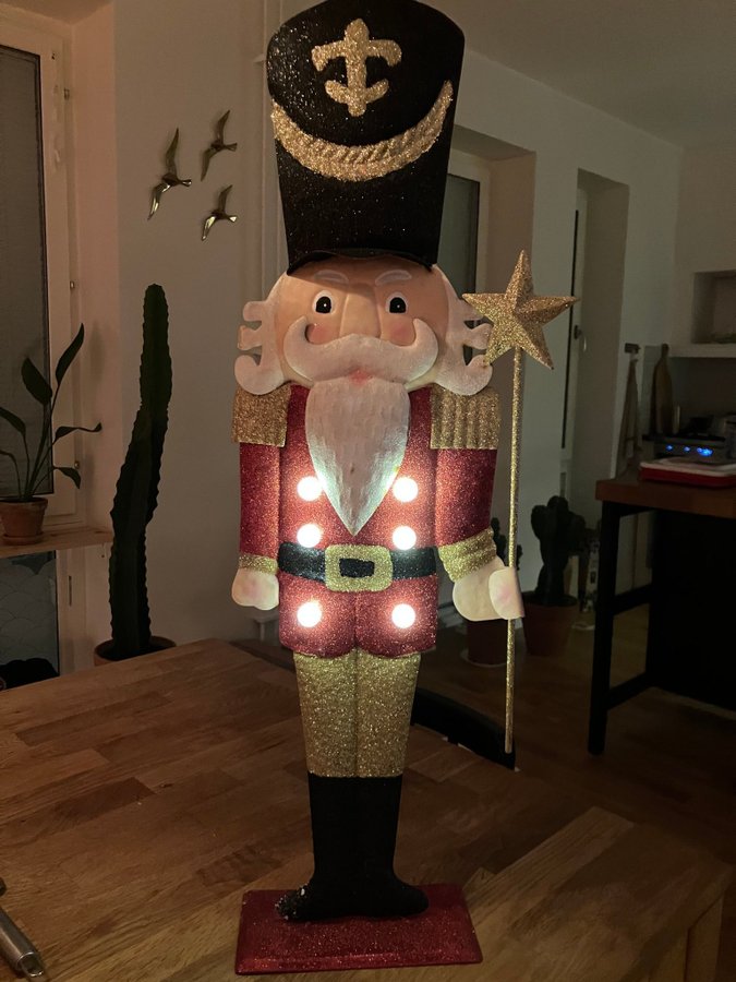 Stor nötknäppare / tomte med ljus