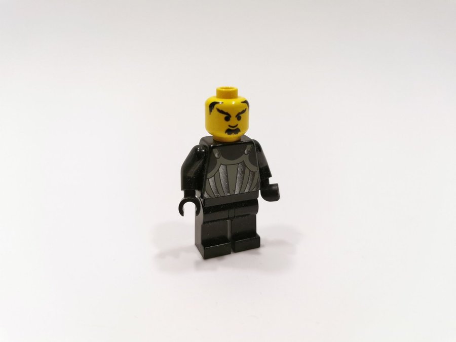 Lego - figur - minifigur - castle - soldat - riddare - brynja - svart