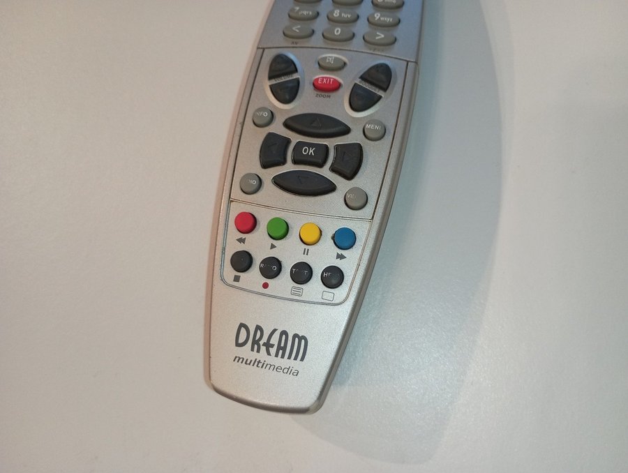 Fjärrkontroll Dream Multimedia Remote Control modell URC-39930RJ0-04 9RC32C-1038