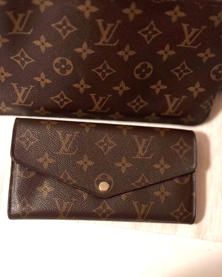 Louis Vuitton Sarah Wallet