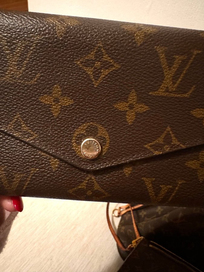 Louis Vuitton Sarah Wallet