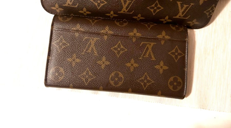 Louis Vuitton Sarah Wallet