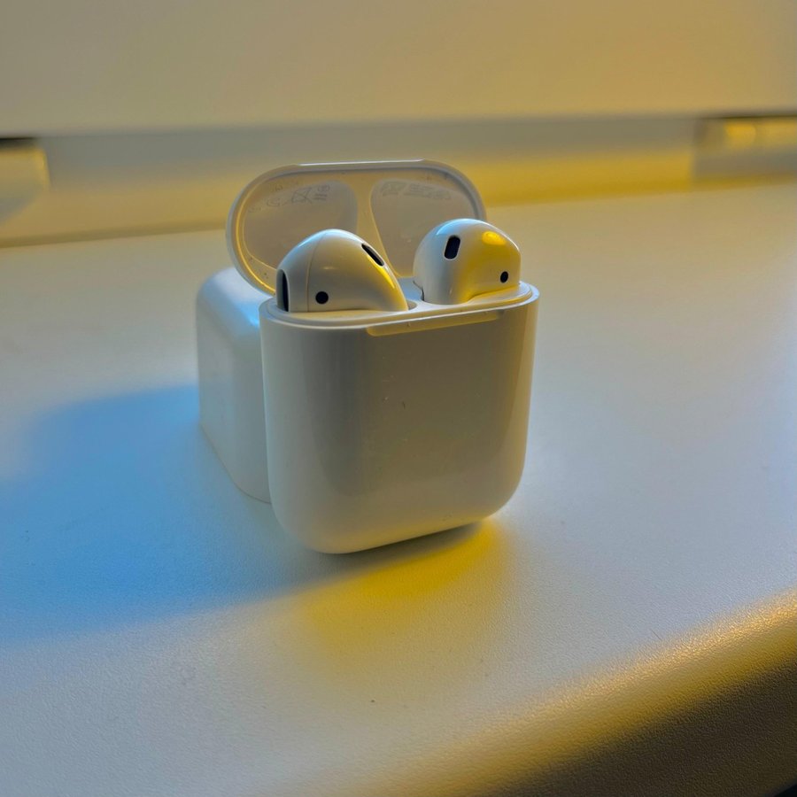 Apple AirPods 2nd Generation