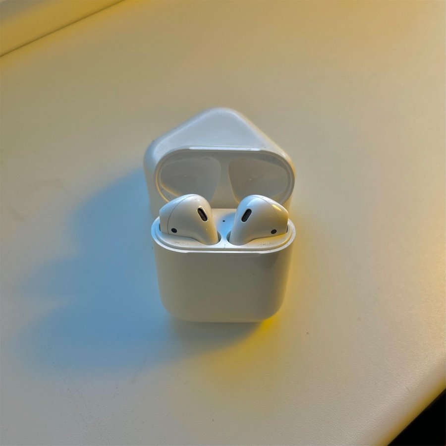 Apple AirPods 2nd Generation