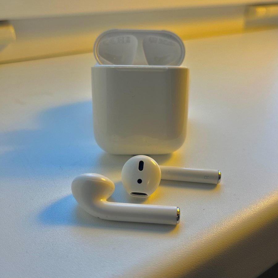 Apple AirPods 2nd Generation