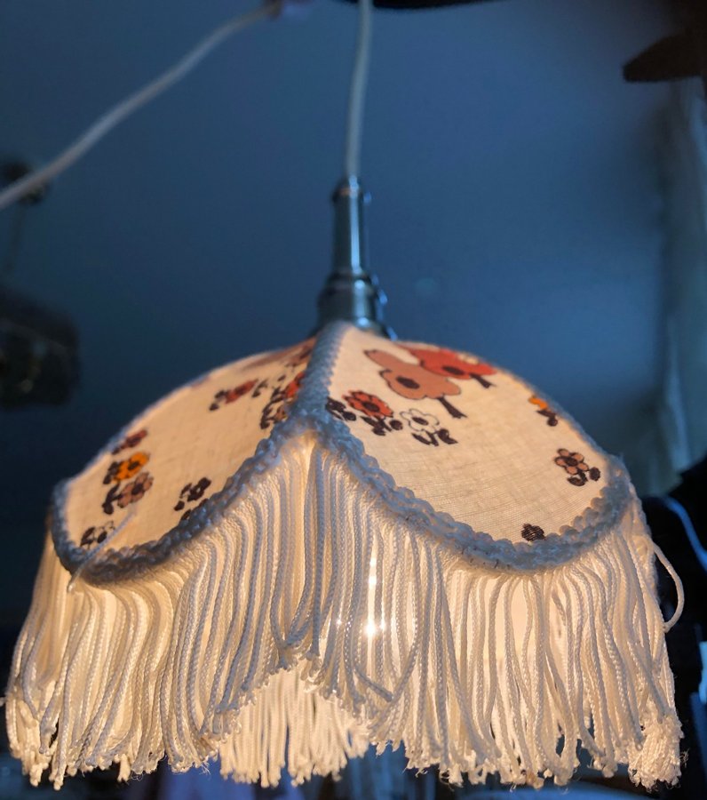 Vintage, naturfärgad lampa med tryck av blommor, träd, åsna / barn rum