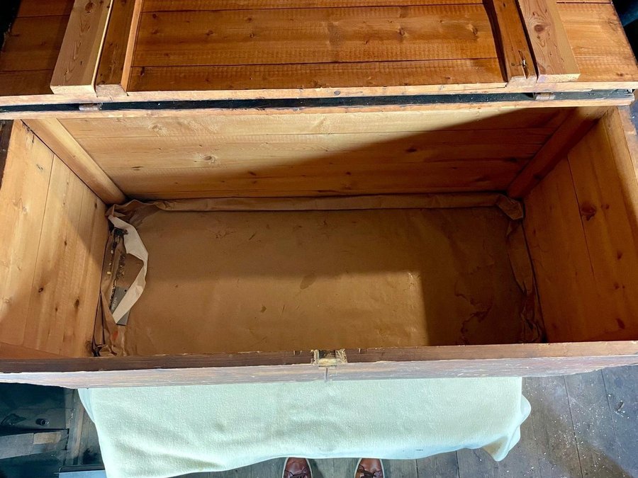 Stor äldre kista låda trålåda wood case chest bord
