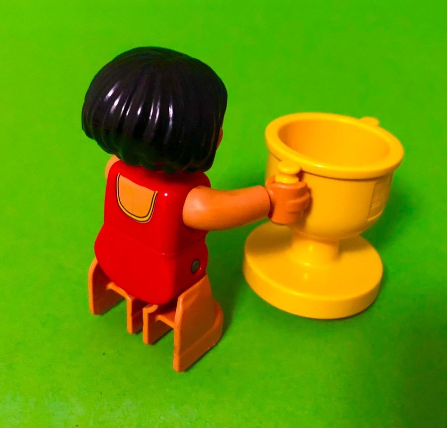 Lego DUPLO Sporttjej med Pokal