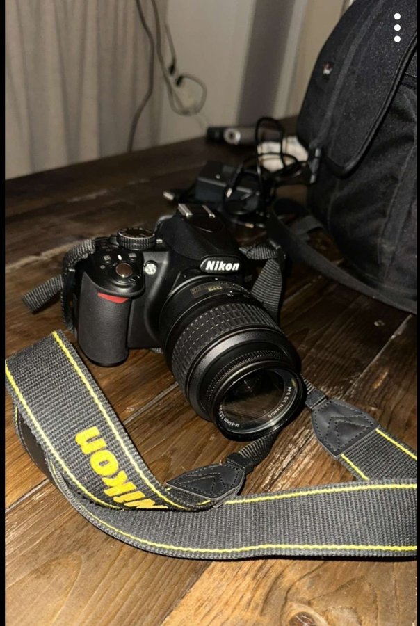 Nikon D3100 med objektiv+laddare och kameraväska