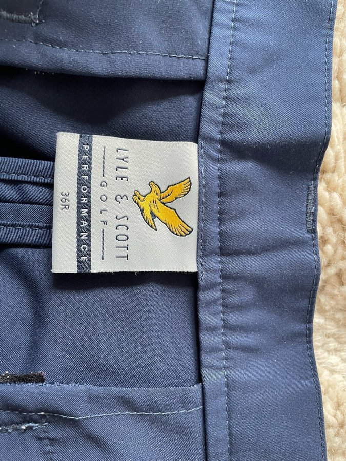 Lyle  Scott mörkblå golfshorts, storlek 36R