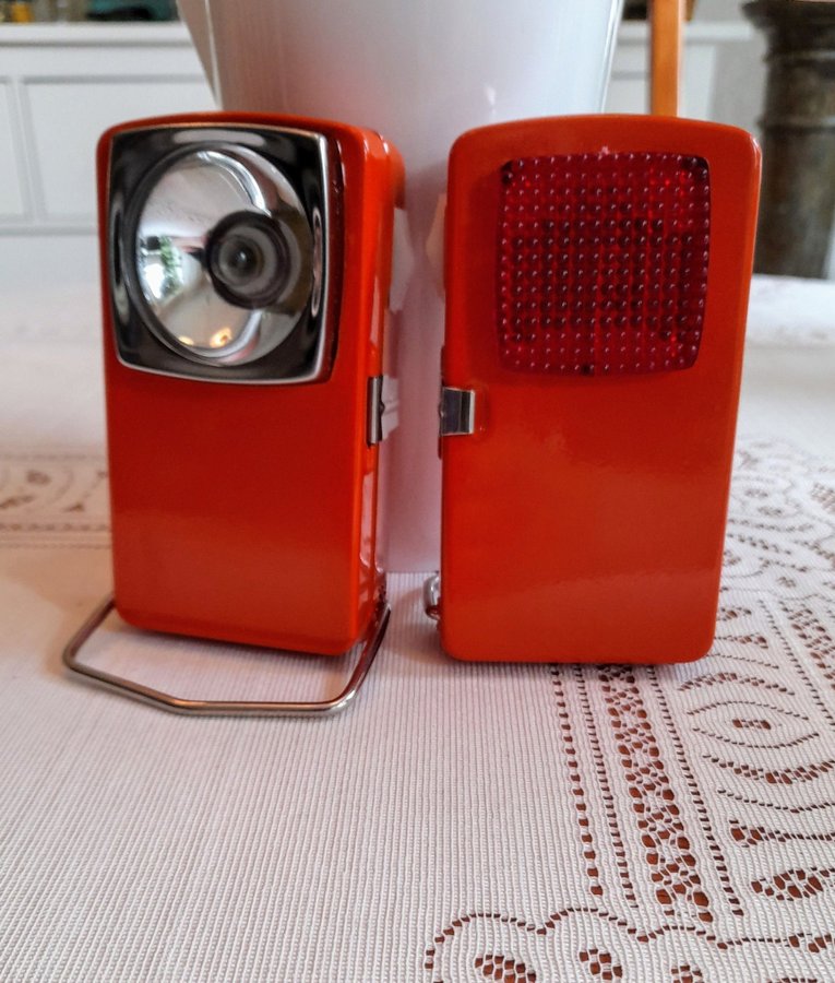 Vintage Ficklampor i Plåt 60-70 tal - Orange - Vintage Flashlights - KANONSKICK!