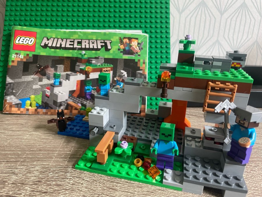 Lego minecraft: 21141 The Zombie Cave