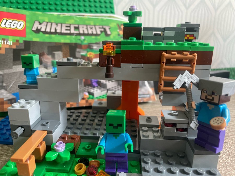 Lego minecraft: 21141 The Zombie Cave