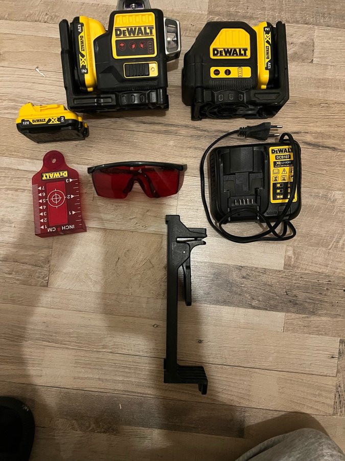 2st Dewalt laser 3x360 plus en Dewalt krysslaser