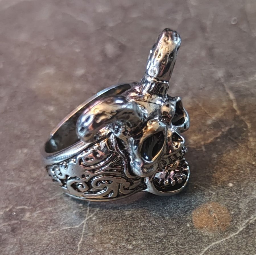 Ring med skalle, hårdrock, goth, metal, skull, demon, devil