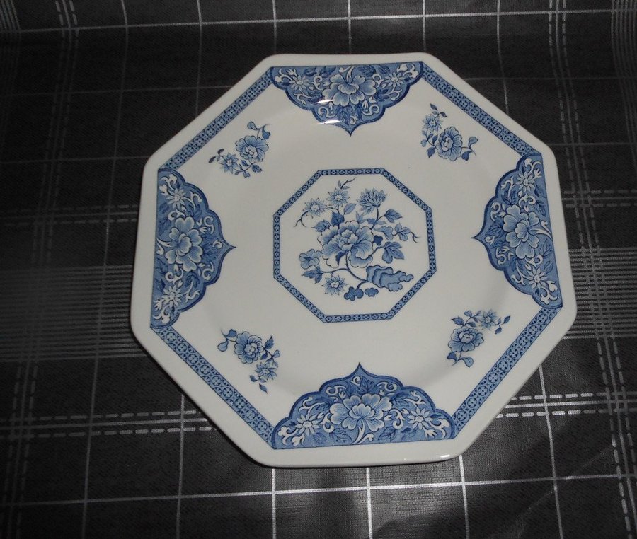 ***TVÅ ENGELSKA BLÅVITA MATTALLRIKAR OLD PEKIN ROYAL STAFFORDSHIRE***