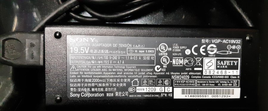 Original Sony VGP-AC19V32 AC Power Adaptor