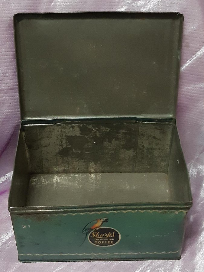 Vintage plåtask Antique Sharps Super Kreem Assorted Toffee Tin