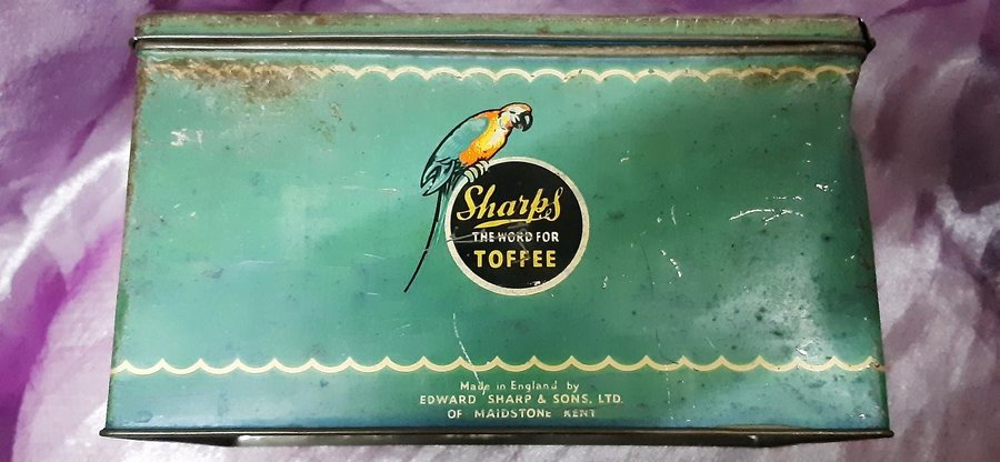 Vintage plåtask Antique Sharps Super Kreem Assorted Toffee Tin