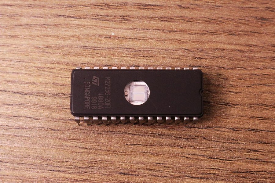 27C256 Inkl programmering 32KB / 256Kbit DIP28 EPROM | 27256