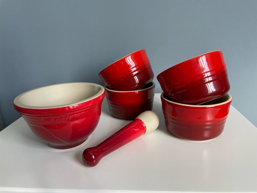 Le CREUSET Mortel samt 4st Portionsskålar