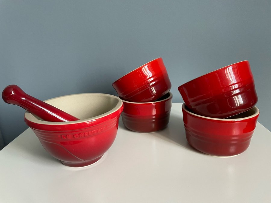 Le CREUSET Mortel samt 4st Portionsskålar