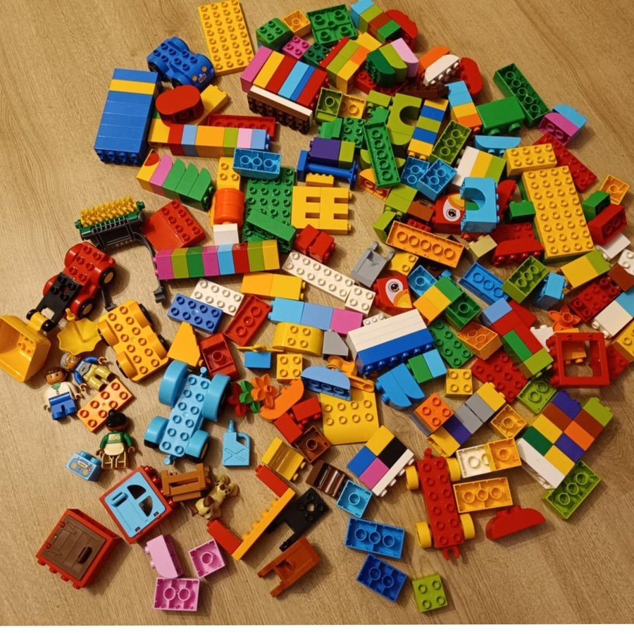 Lego Duplo - Stor samling med olika delar ca 300biitar