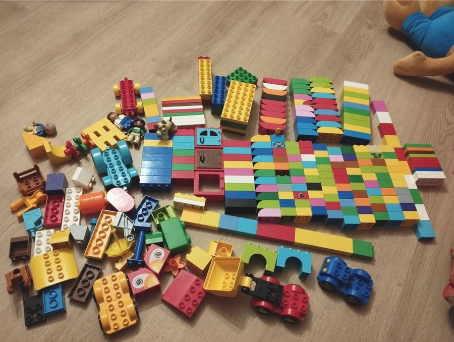 Lego Duplo - Stor samling med olika delar ca 300biitar