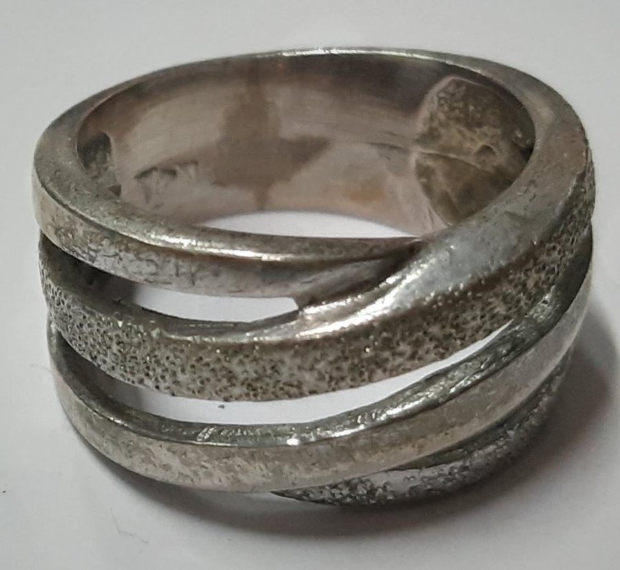 Vintage silverring med glänsande effekt