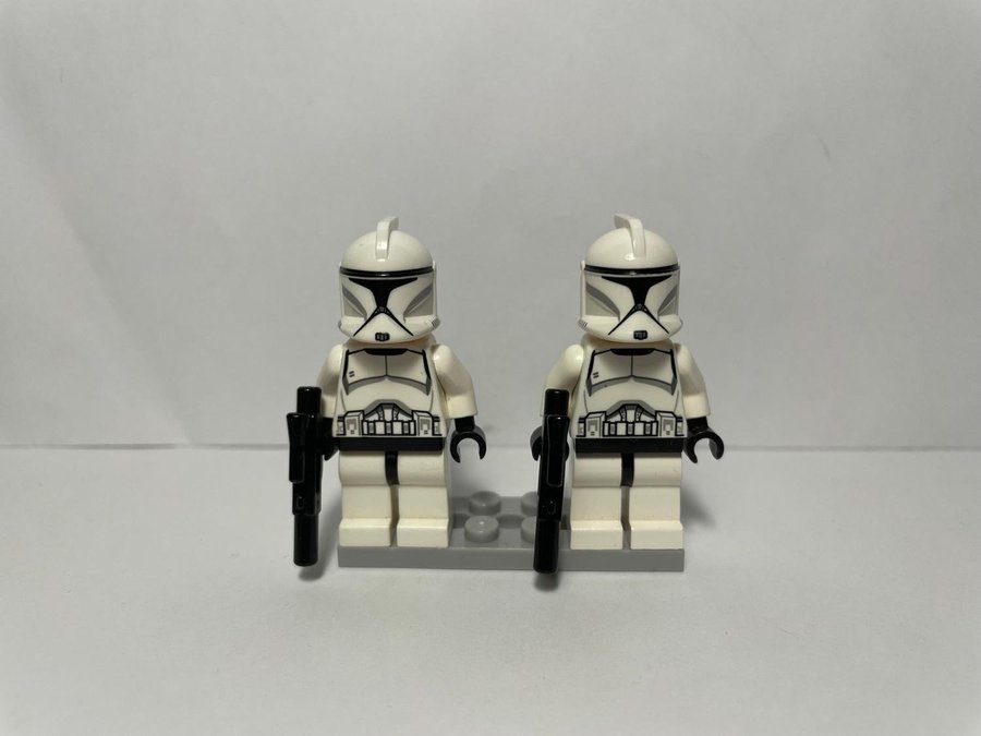 LEGO Star Wars - 2 st Clone Trooper från set 75015 (2013)