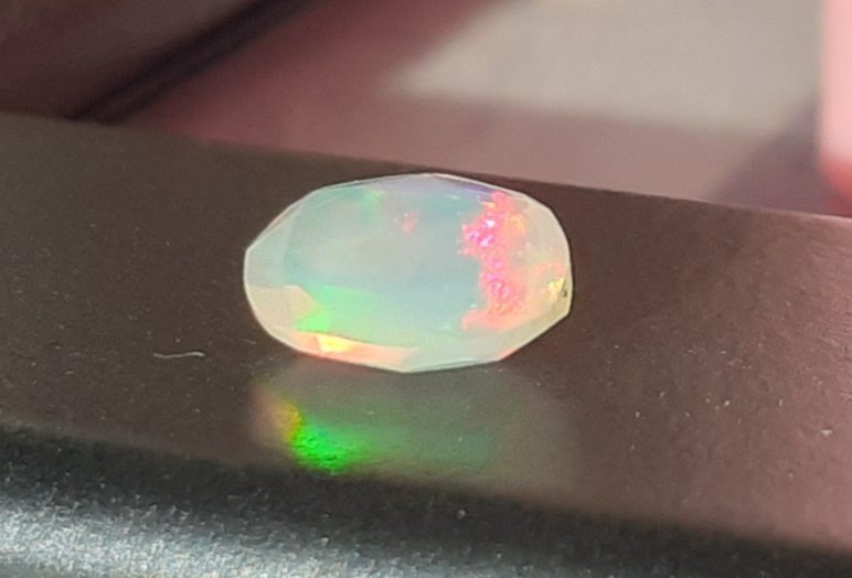 OPAL cabochon nr3 / facettslipad / 7x5 mm / Etiopisk opal