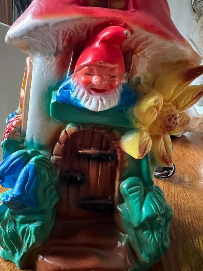 Tomtehuslampa tomte i svampris från Tyskland retro vintage