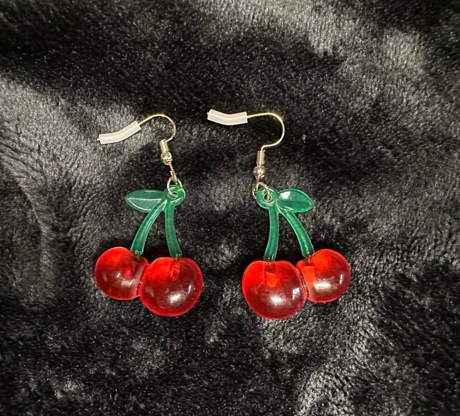 Nya örhängen m körsbär Cherries Cherry Pinup Kawai Rockabilly 50-tal 1950 Rock