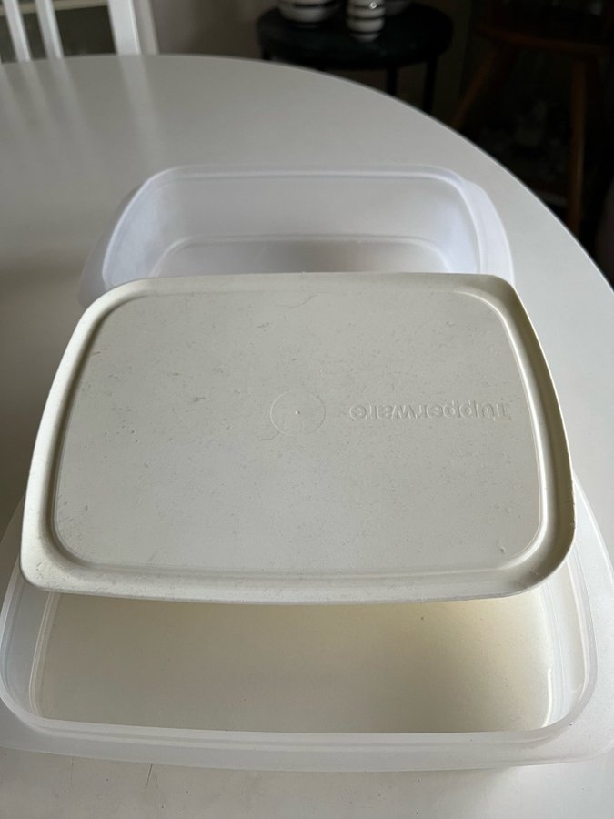 Tupperware stapelbara burkar med lock