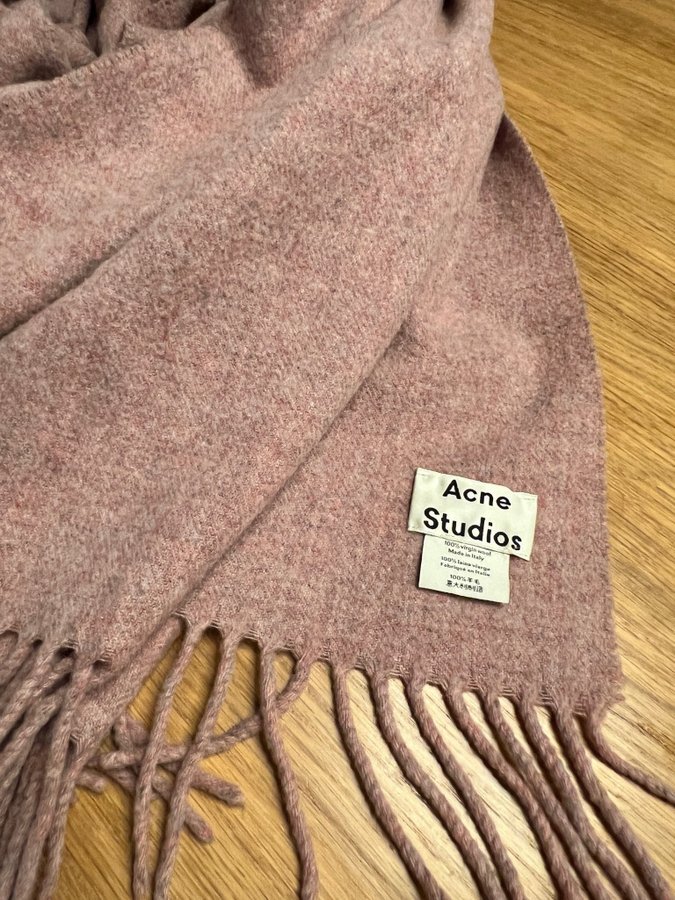 Acne Studios rosa halsduk, storlek 200X70 CM